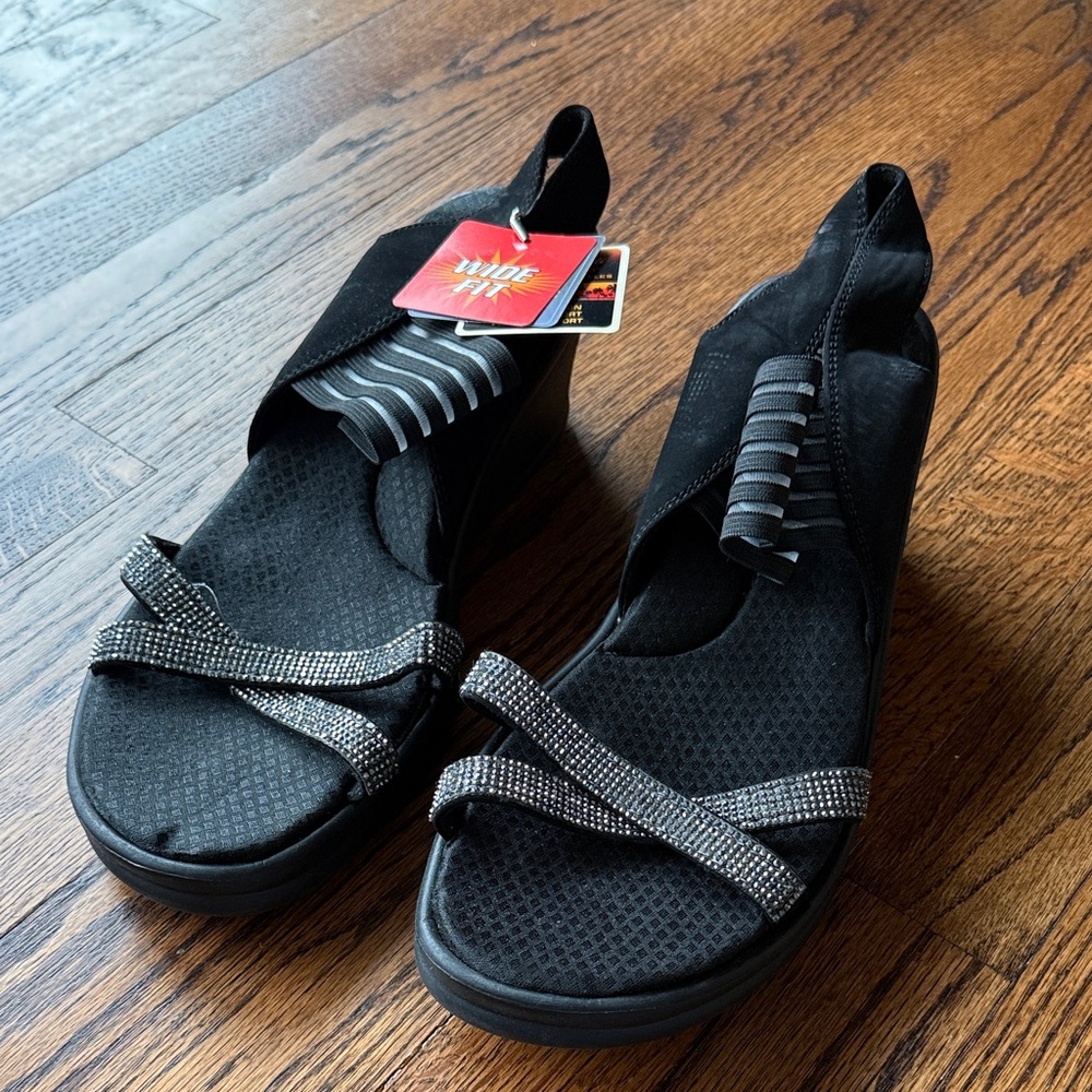 B33 Skechers Memory Foam Women 12 Black Sandals with Glittering Straps